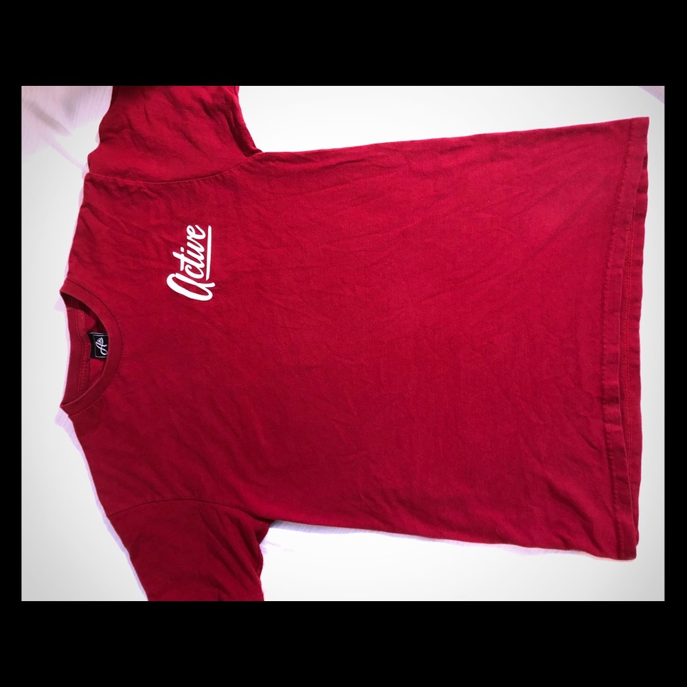 Active Men’s Medium Retro Text Red Tee